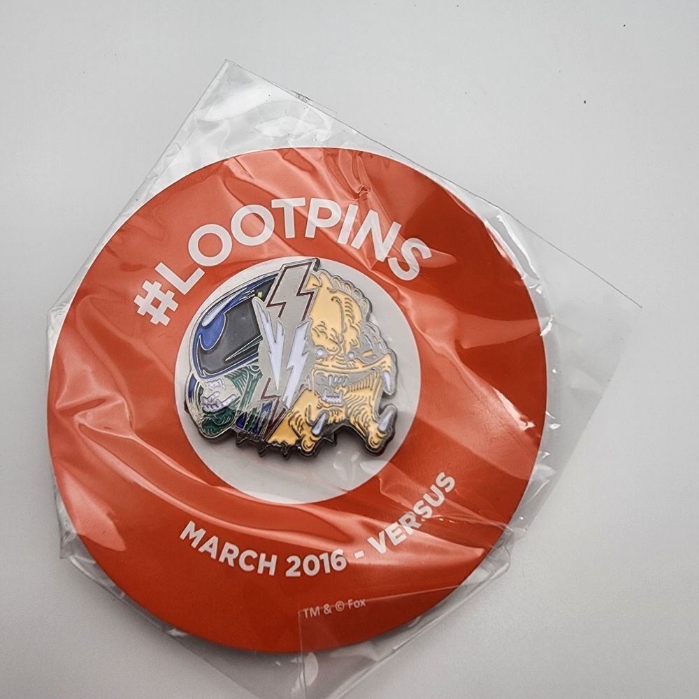 NWT Lootpins Alien Vs Predator Pin